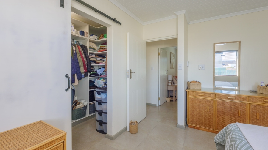 4 Bedroom Property for Sale in Struisbaai Western Cape